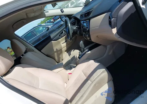 2017 Nissan Rogue Sv z USA, uszkodzony, nr VIN KNMAT2MV5HP599039